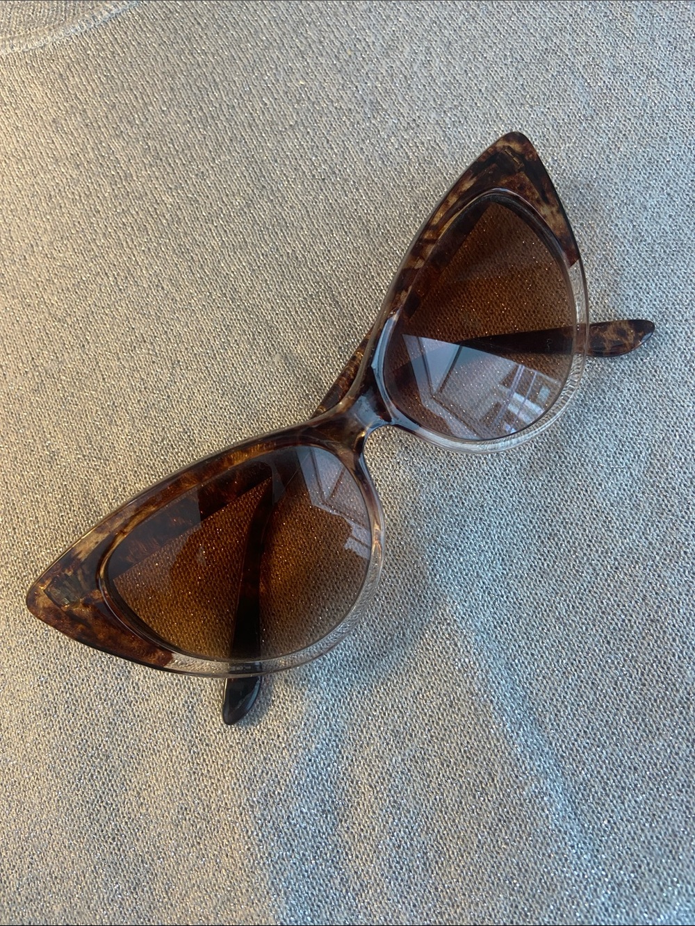 Retro Vintage-Style Tortoiseshell Cat Eye Sunglasses - Brown Lenses